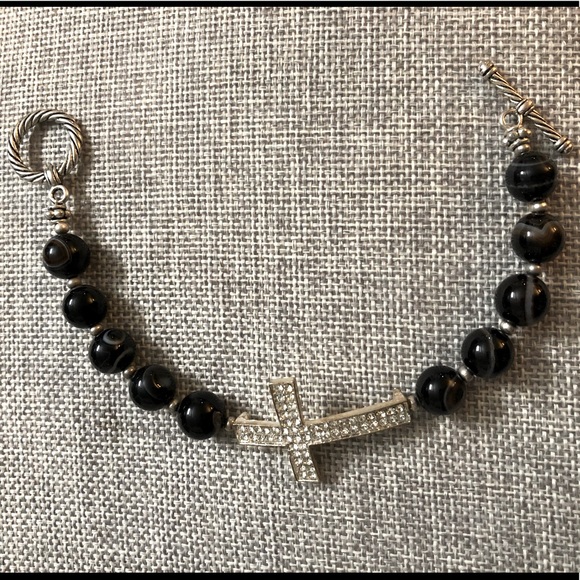 Black beaded cross bracelet - Picture 3 of 4
